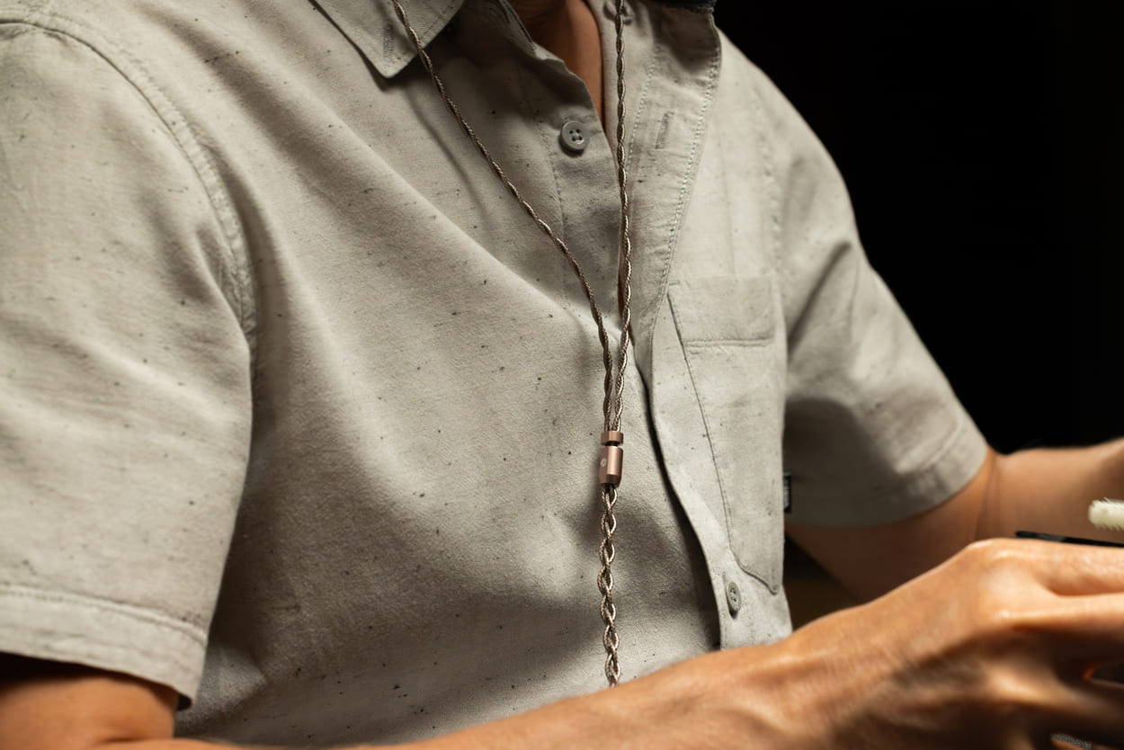 Detail photo of the 64 Audio Ocean cable splitter