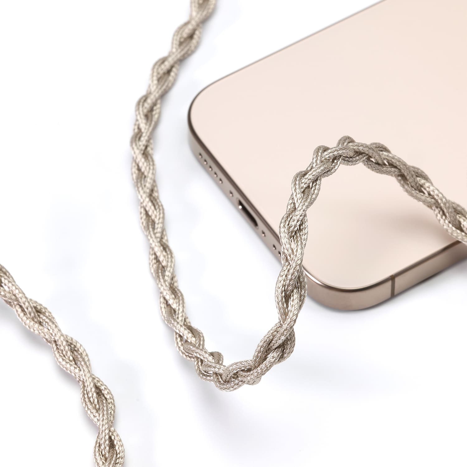 ddHiFi BC130 Net sand-coloured nylon braid and titanium alloy details