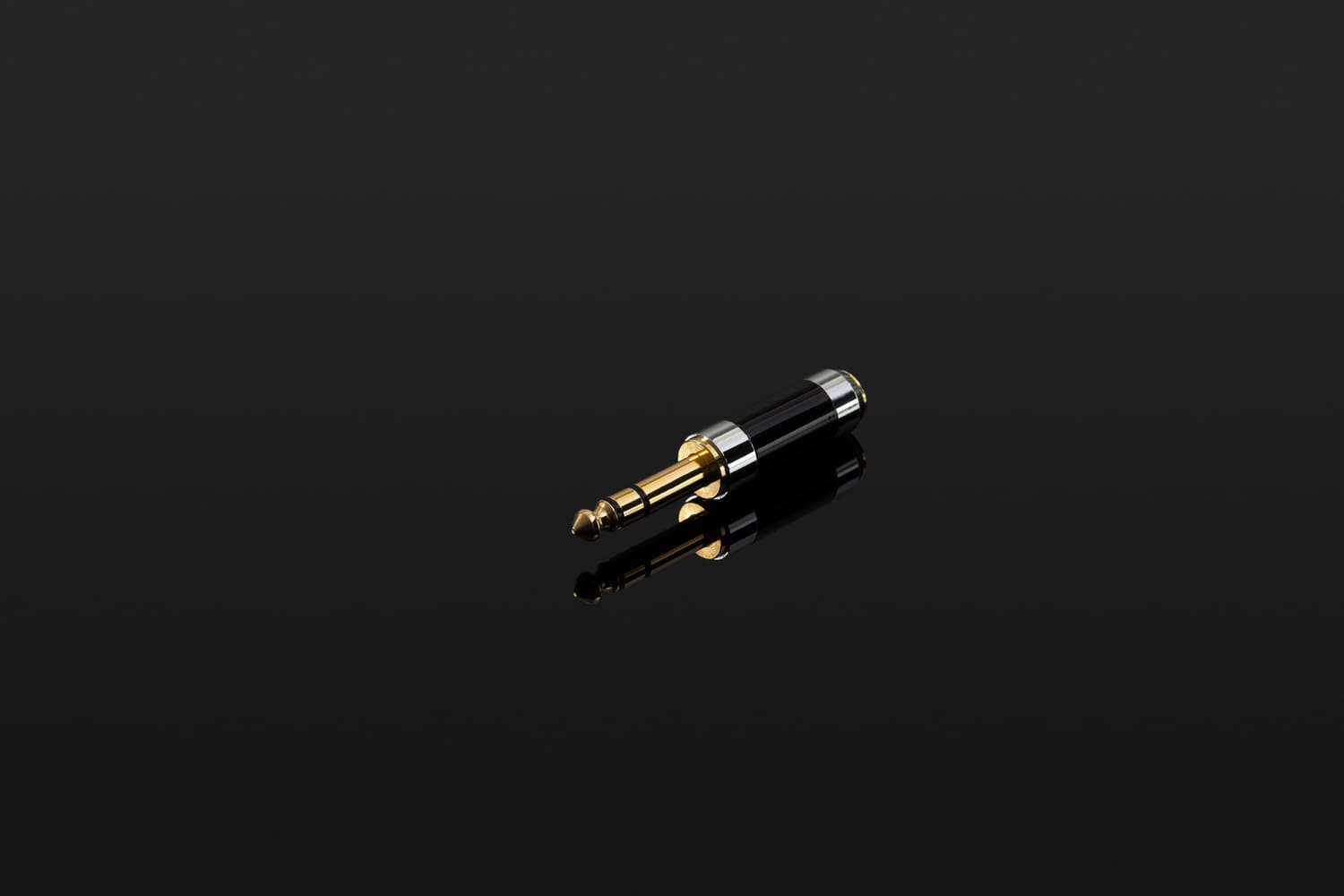 adapter from a 4.4 mm socket to a 6.3 mm plug