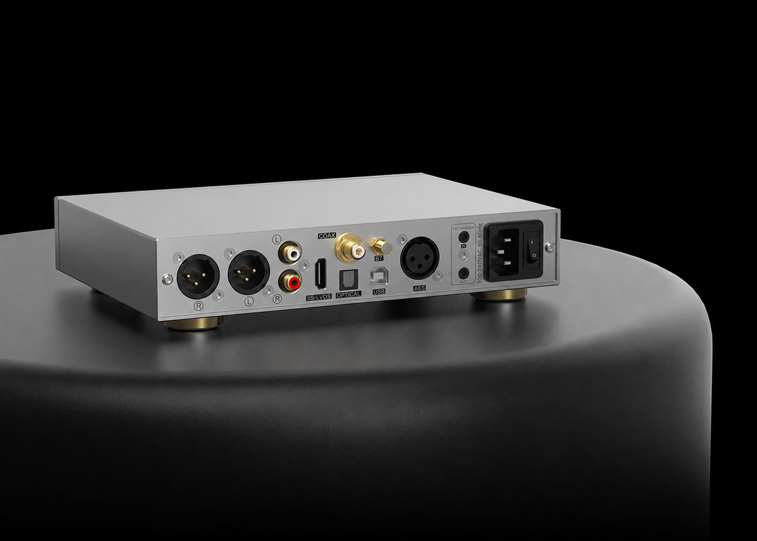 TOPPING Centaurus balanced XLR and unbalanced RCA outputs